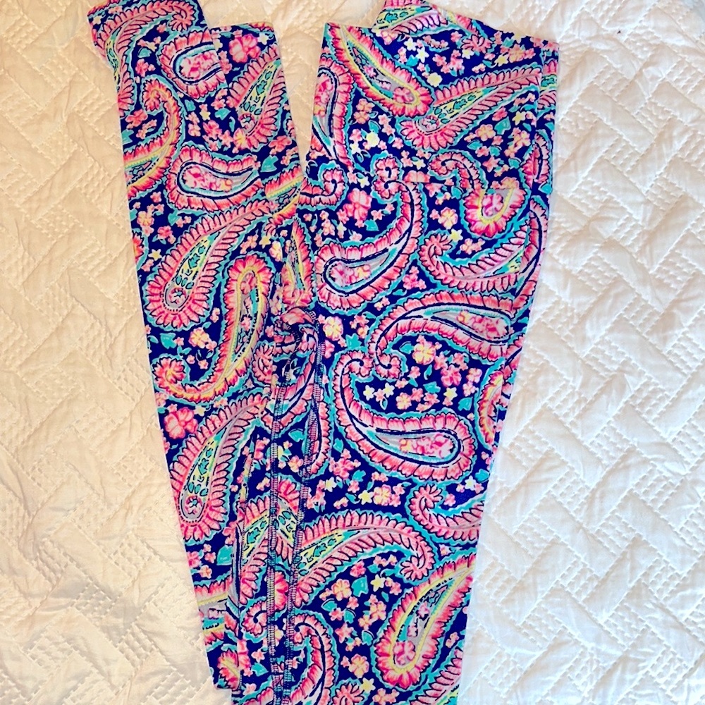 KDeer Paisley print leggings. Size Large. High Rise. 33” inseam for tall girls!